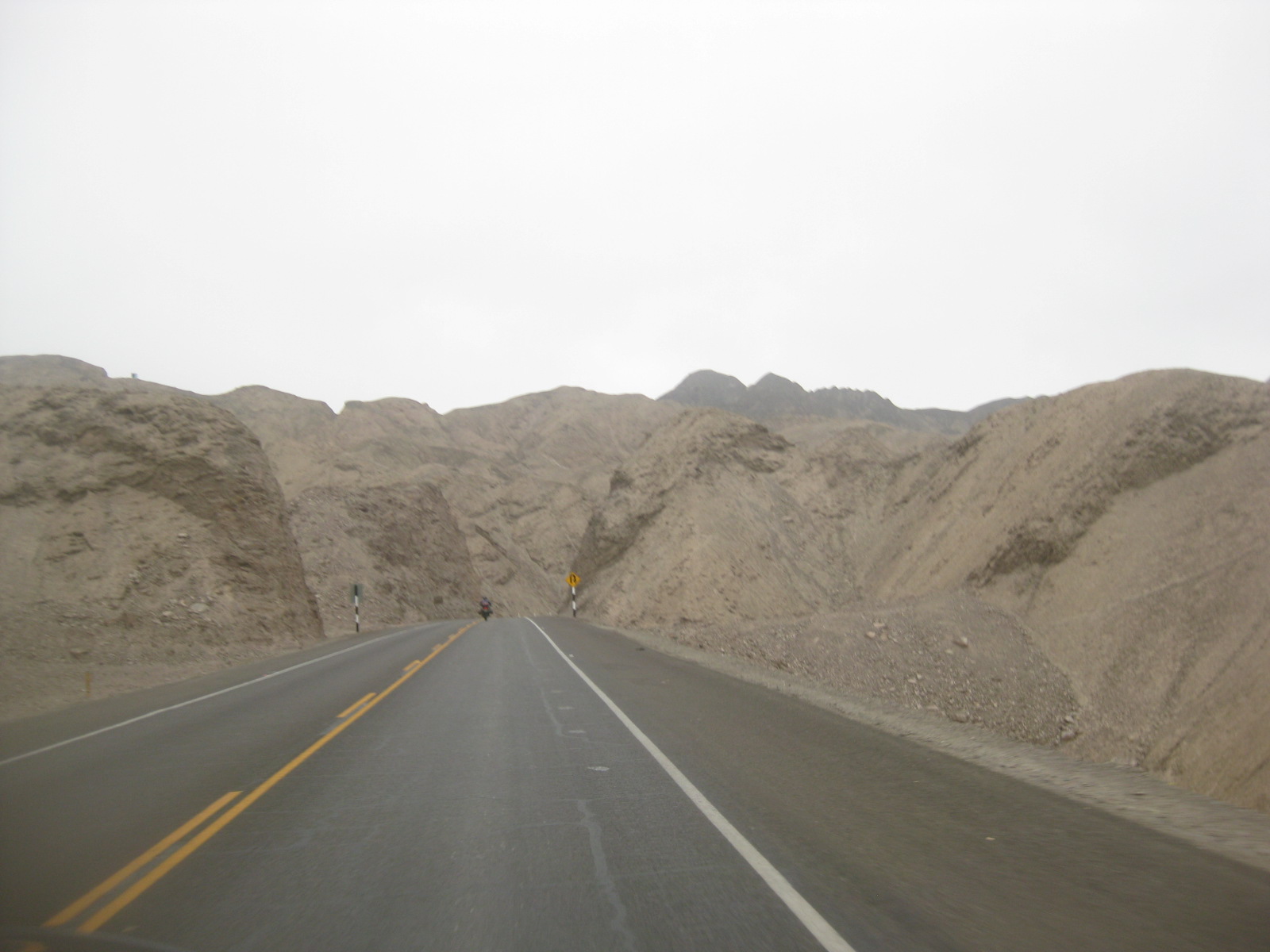 24/06/12. Passando pelas dunas.Lima/Piura.