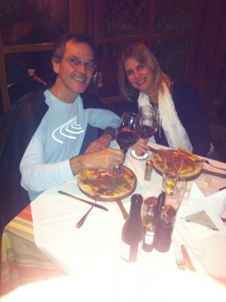 <p>
	Nosso almoço foi no Grill Bar Serena , a noite passeando pela orla paramos para jantar na La Mia Pizza.</p>