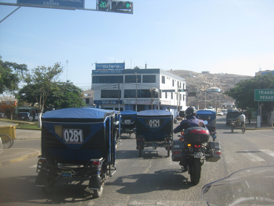 <p>
	24/06/12. Motocar, veículo comum de transporte no Peru.</p>