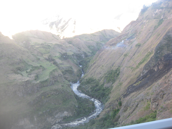 27/06/12. Do alto da Cordilheira dos Andes, avistando o leito do rio.