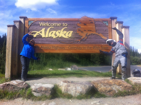 07/08/12. O melhor momento da viagem, eu e minha Rainha no Portal de entrada do Alaska! Sonho realizado! Obrigado SENHOR por nos acompanhar, sem palavras........