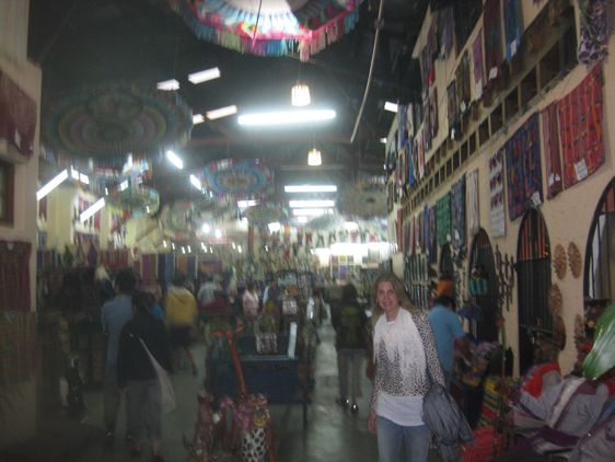 <p>
	08/07/12. Mercado com produtos típicos da Guatemala em Antigua.</p>