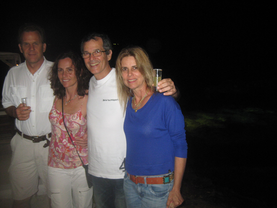 14/07/12. Myrian, Caio, Shirley e Thomas na noite em Cozumel.