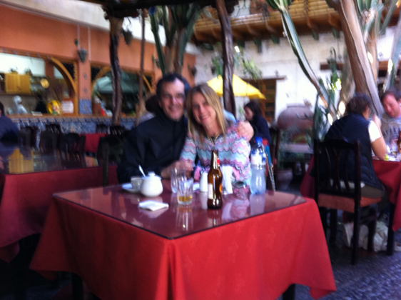 <p>
	21/06/12. Restaurante El Porton, decoração com cactos imensos, fazendo um ambiente típico e agradável. Pratos bons.</p>