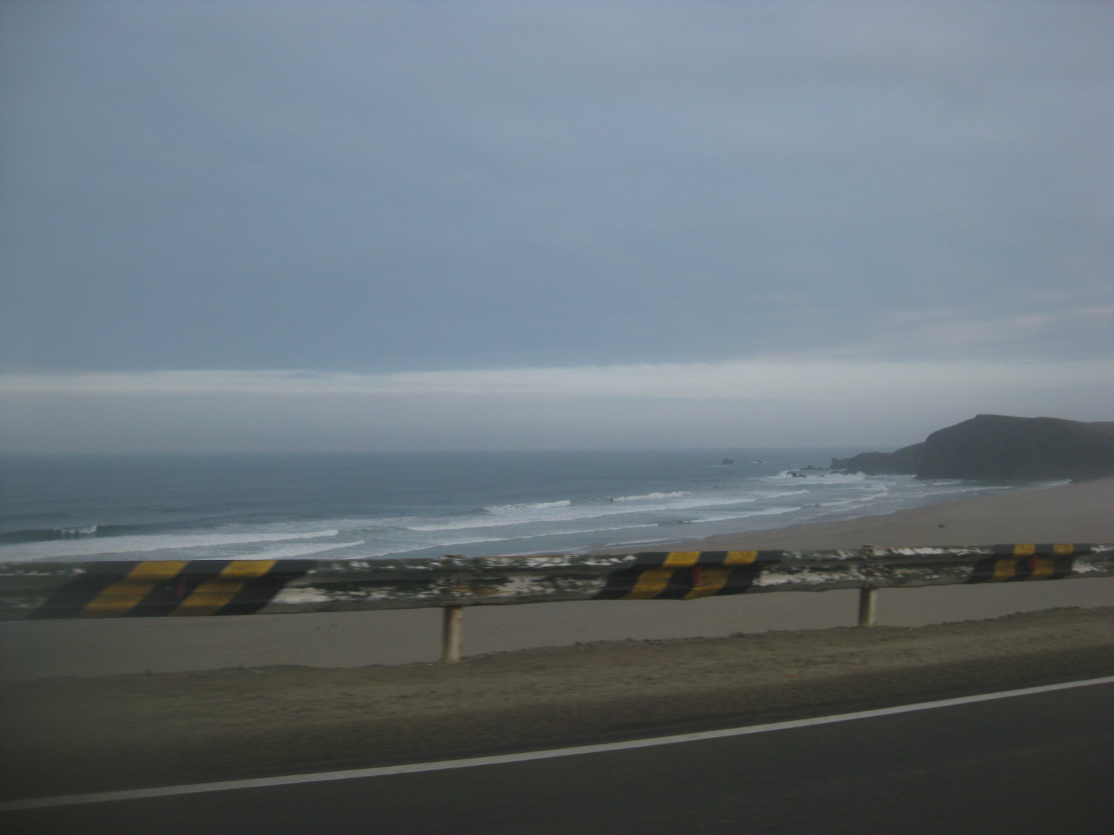 <p>
	24/06/12. Mar do Pacífico na estrada Lima/Piura.</p>