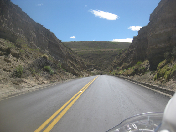 27/06/12. Paisagens da estrada no Equador, de Quito para Pasto/CO.