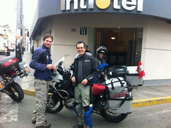25/06/12. Saindo do hotel Intiotel em Piura para Cuenca-EQ.