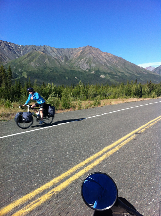 <p>
	07/08/12. Wagner Cavasana, essa foto é para vc, ciclista, com certeza voltando do Alaska.</p>