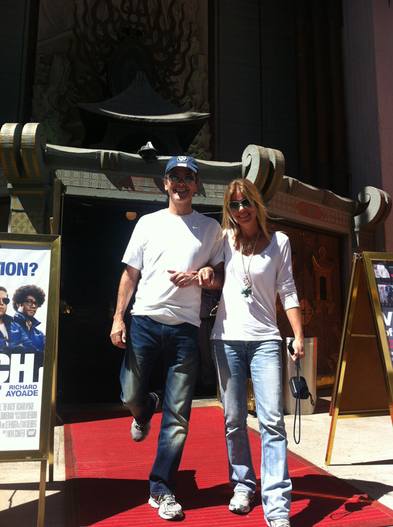 <p>
	27/07/12. Em Hollywood na entrada dos artistas para receber o "OSCAR". Muita emoção, olha o "OSCAR" de braço dado comigo! É a minha "RAINHA".</p>
