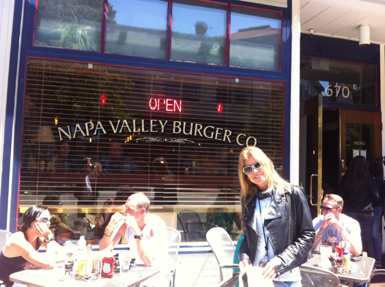 <p>
	30/07/12. Até agora o melhor chessburger da viagem foi no Napa Valley Burger CO em Sausalito.</p>