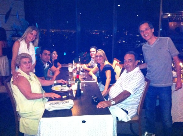 <p>
	Retornamos ao restaurante Giratório e encontramos com uma família de brasieliros e o assunto foi viagens , foi troca e dicas de lugares bacanas em Santiago.  E muitos Tim Tim...</p>
