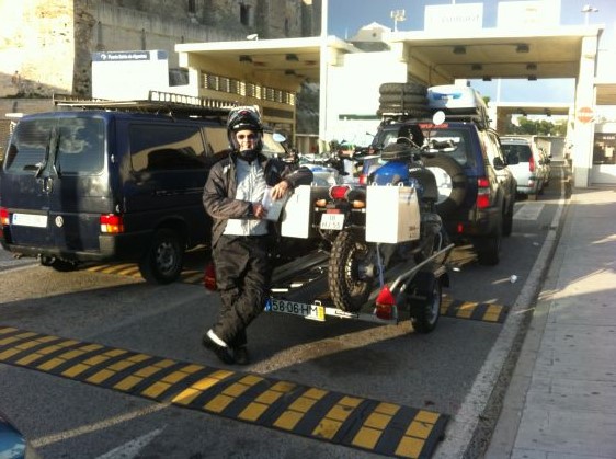 <p>
	Em Tarifa , na Espanha aguardando para entrar  no Ferry e fazer a travessia no mar Mediterrâneo para chegar em Tanger - Marrocos.</p>